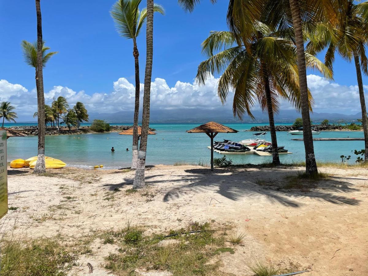Cauris Lodge Du Marisol Vue Mer Acces Direct Plage Avec Citerne D Eau Ле-Гозьє Екстер'єр фото